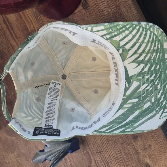 Levi's - Picture 3 of 4